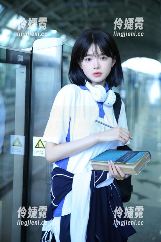 魅妍社 - 穆菲菲女友精彩纷呈的精选套图，快来发现她的魅力吧！-伶婕霓