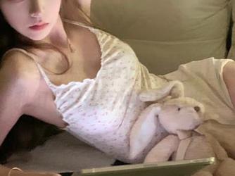 微密圈 - 黎允熙baby天台写真图集：让我们一起探索她的内心世界