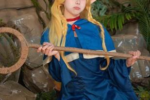 独家定制写真：黏黏团子兔的比基尼造型，尽展青春活力与时尚感！